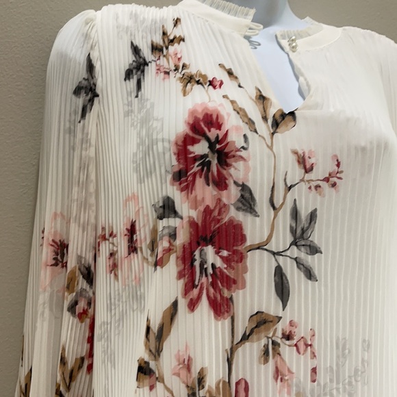 White House Black Market Pleated Blouse - Picture 5 of 13